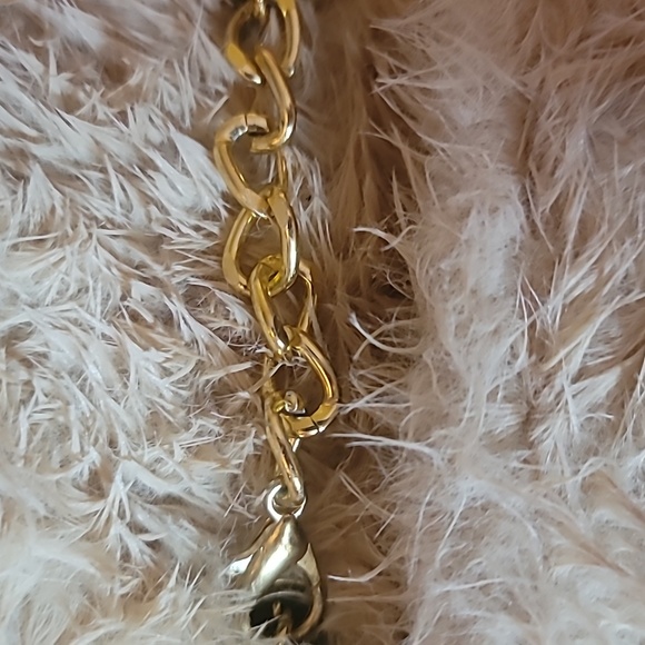 Elegant White Faux KIDS Fur Bag with Gold Chain - Picture 4 of 8